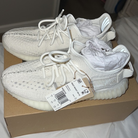 Yeezy Boost 350 V2 Bone - Picture 1 of 4